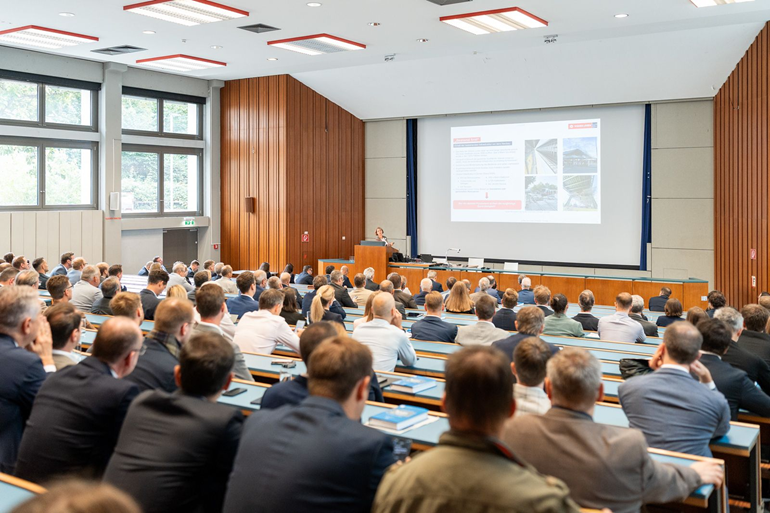 voller Hörsaal beim Impulsvortrag